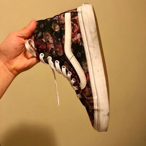 SOLD 🤘Women’s vans floral high tops